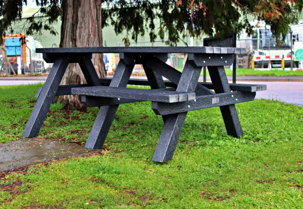 Wheelchair accessible picnic bench - The Plymouth